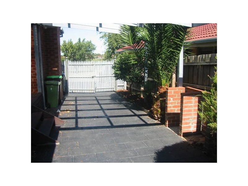 66 Lake View Drive, Narre Warren South VIC 3805