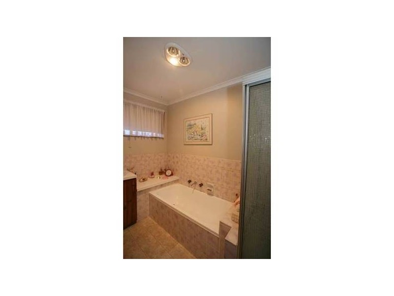 2/25-27 Peel Street, Berwick VIC 3806