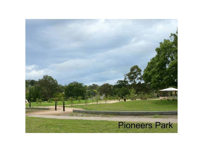 2/25-27 Peel Street, Berwick VIC 3806