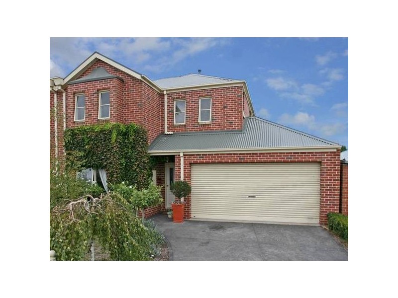 13 Wilona Way, Berwick VIC 3806