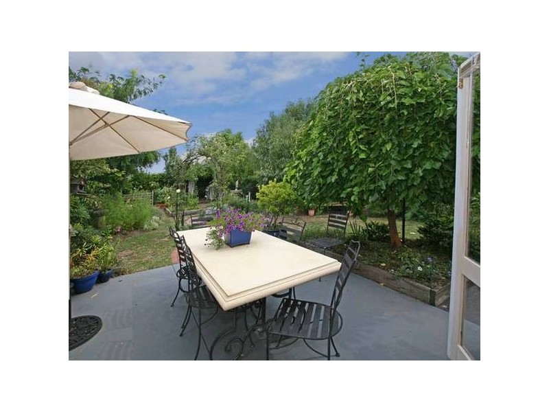 13 Wilona Way, Berwick VIC 3806