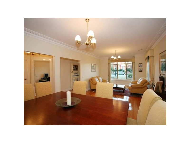 36 Nightingale Crescent, Berwick VIC 3806