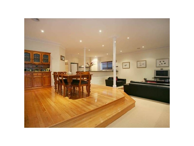 36 Nightingale Crescent, Berwick VIC 3806