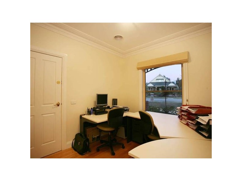 36 Nightingale Crescent, Berwick VIC 3806