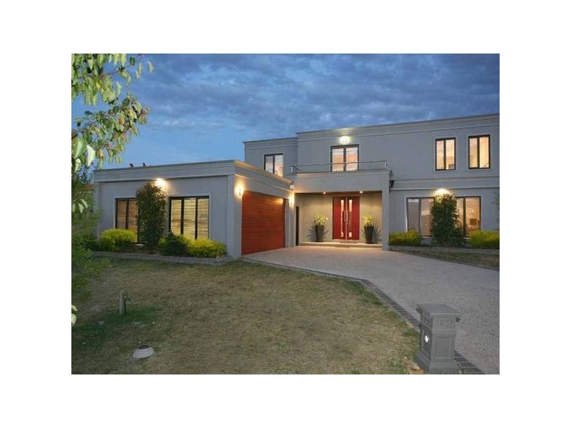 12 Whisken Way, Berwick VIC 3806