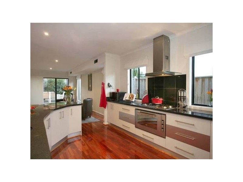 12 Whisken Way, Berwick VIC 3806