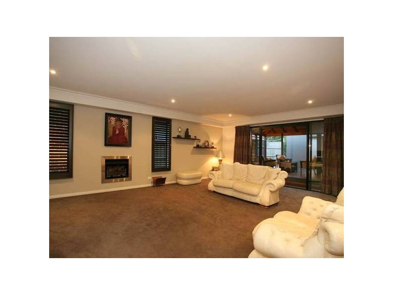 12 Whisken Way, Berwick VIC 3806