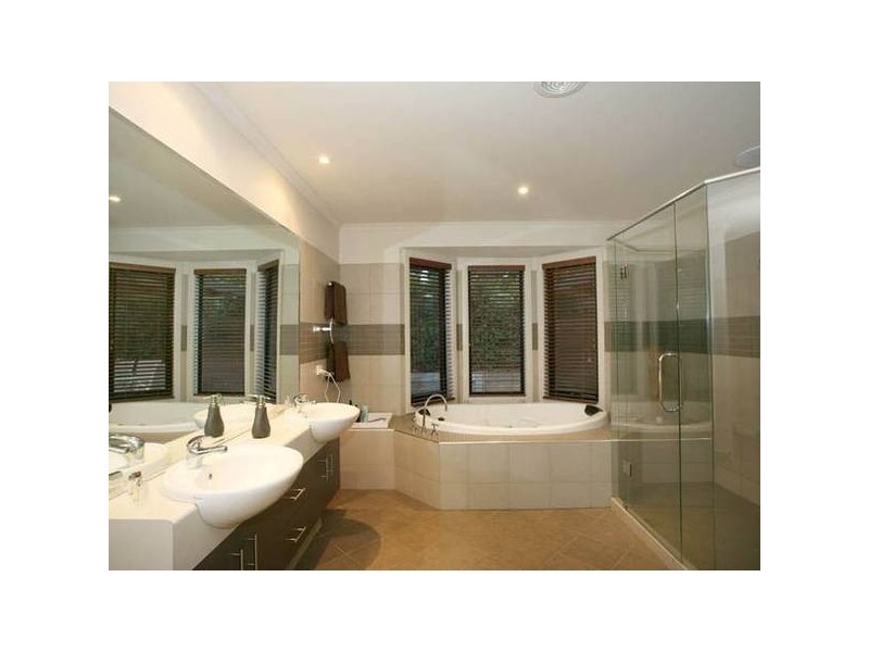 12 Whisken Way, Berwick VIC 3806