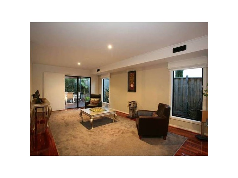 12 Whisken Way, Berwick VIC 3806