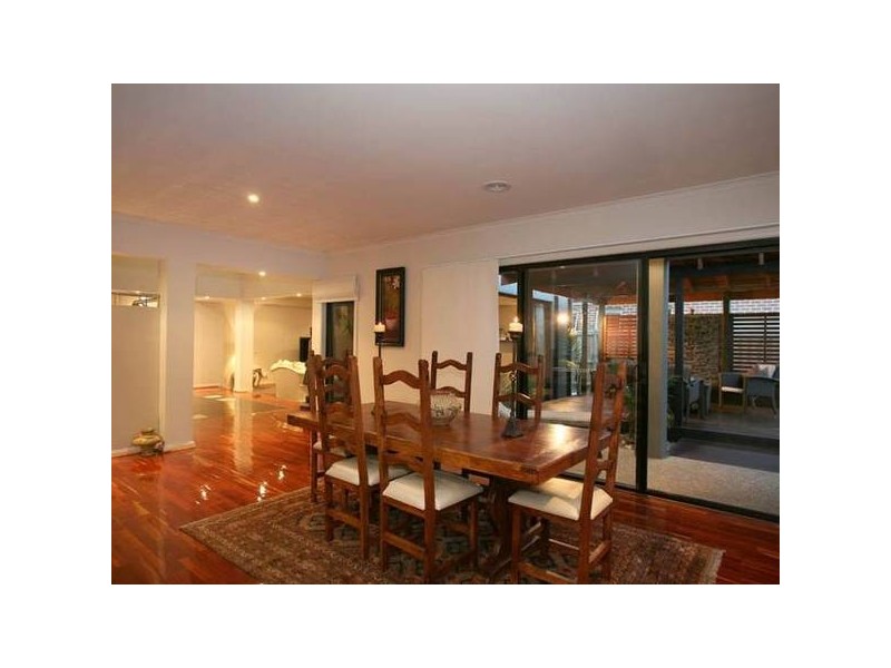12 Whisken Way, Berwick VIC 3806