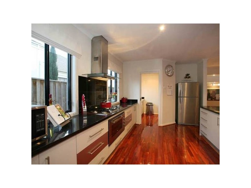 12 Whisken Way, Berwick VIC 3806