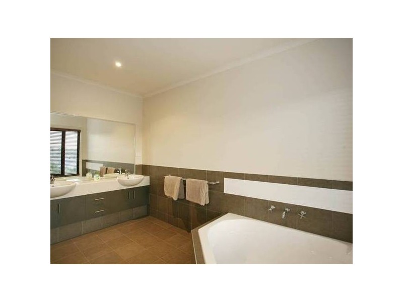 12 Whisken Way, Berwick VIC 3806