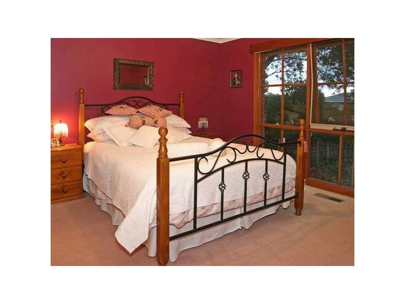 12 Mitre Crescent, Berwick VIC 3806