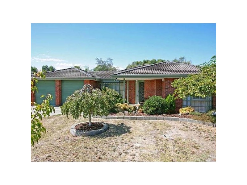 6 Tarrangower Place, Berwick VIC 3806