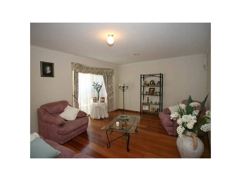 6 Tarrangower Place, Berwick VIC 3806