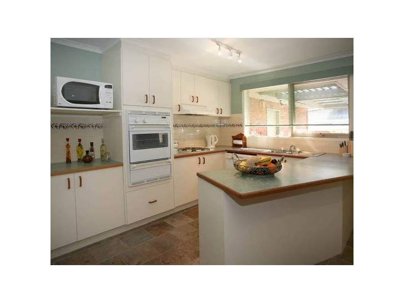 6 Tarrangower Place, Berwick VIC 3806