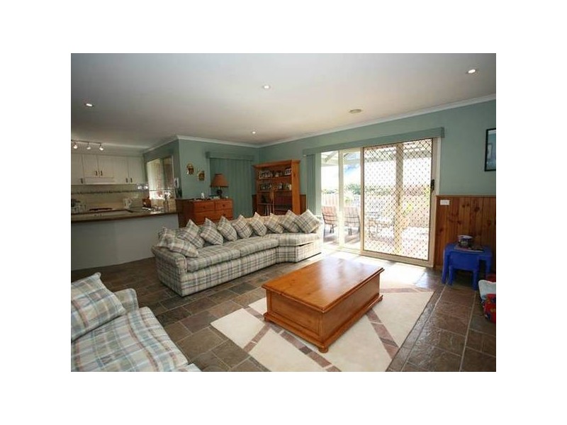 6 Tarrangower Place, Berwick VIC 3806