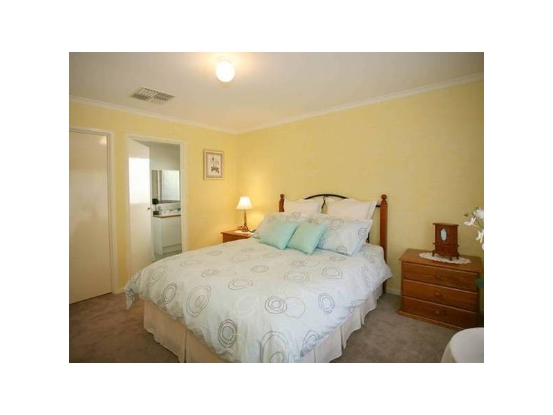 6 Tarrangower Place, Berwick VIC 3806