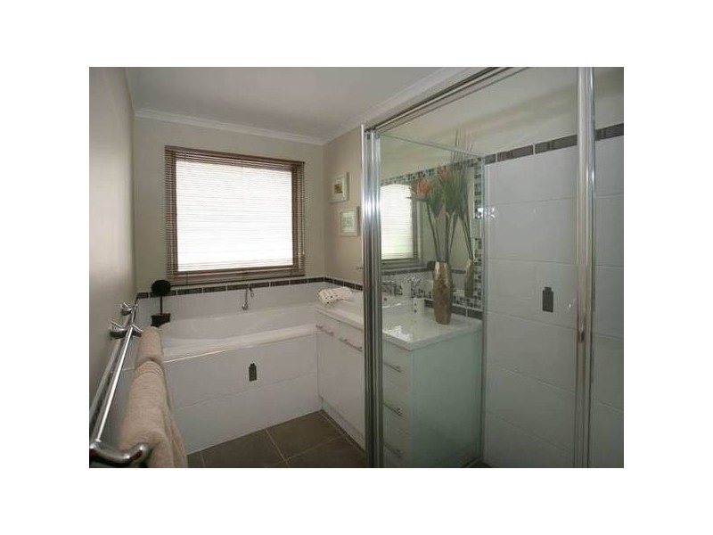 6 Tarrangower Place, Berwick VIC 3806