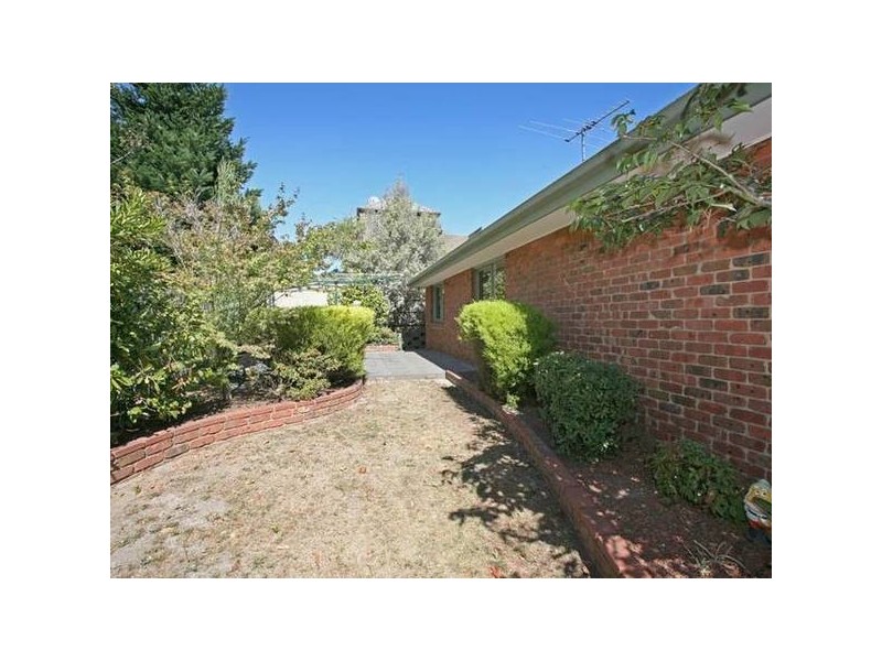 6 Tarrangower Place, Berwick VIC 3806