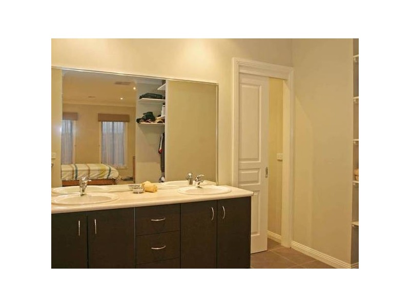 10 Temple-Wood Court, Berwick VIC 3806