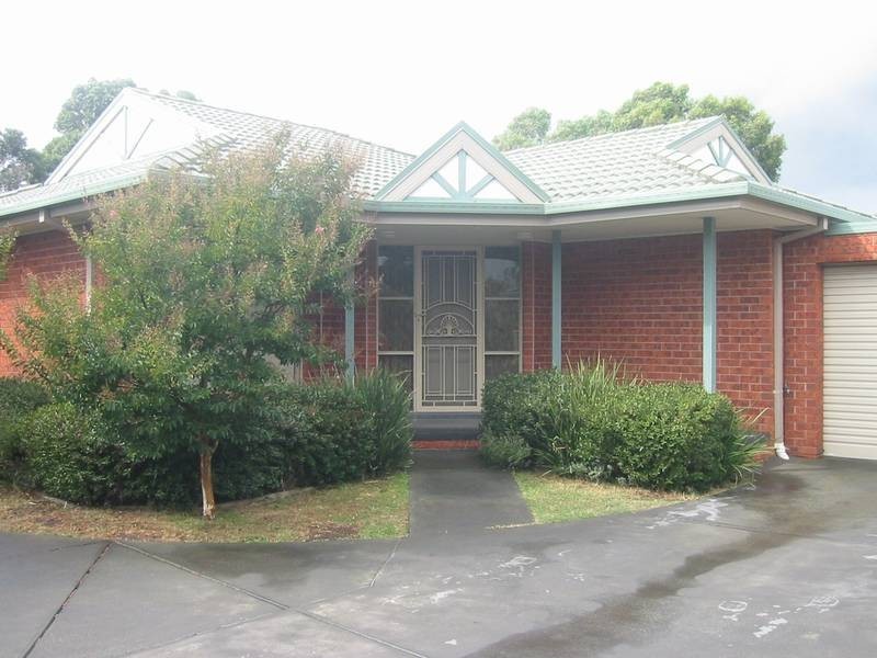 2/61 Cheviot Avenue, Berwick VIC 3806