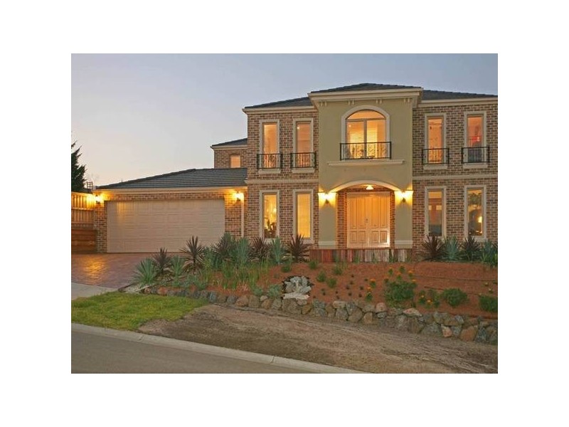 8 Ware Place, Berwick VIC 3806