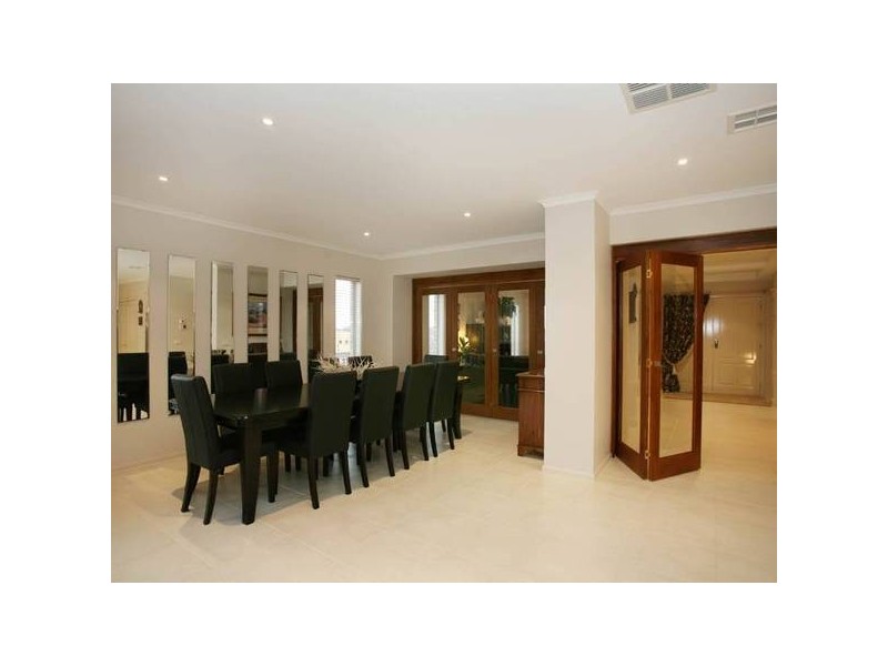 8 Ware Place, Berwick VIC 3806