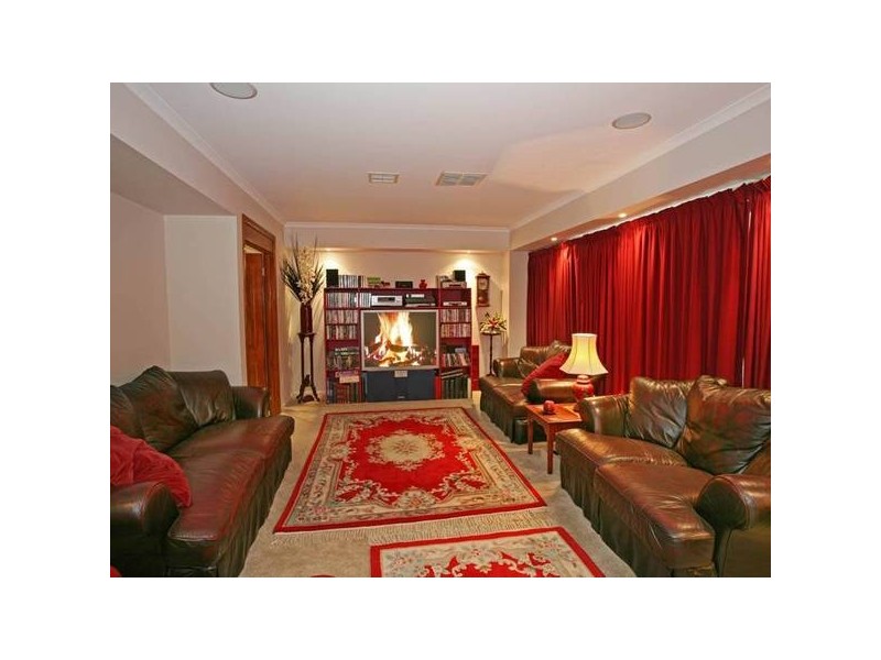 8 Ware Place, Berwick VIC 3806