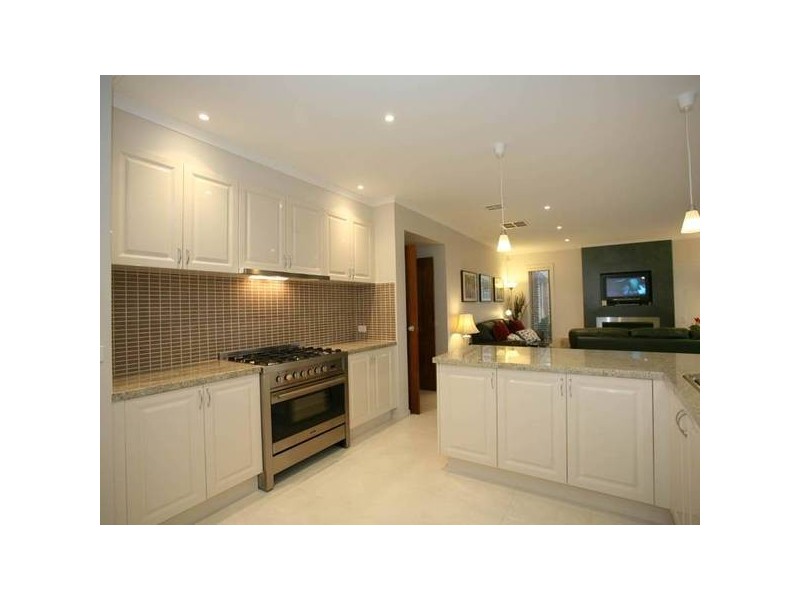 8 Ware Place, Berwick VIC 3806