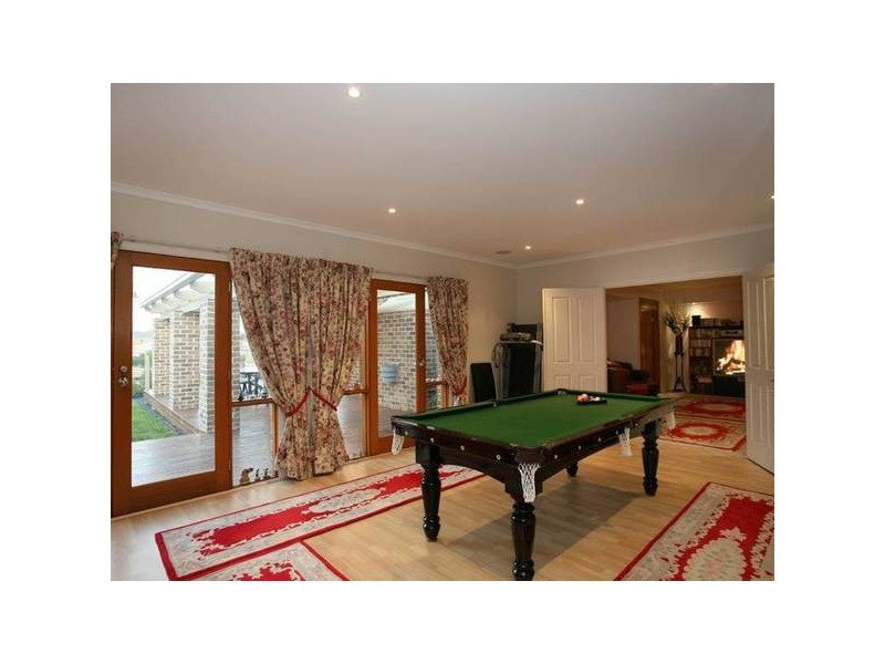 8 Ware Place, Berwick VIC 3806