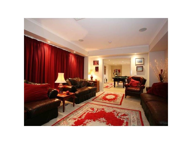 8 Ware Place, Berwick VIC 3806