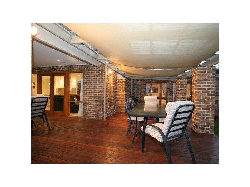 8 Ware Place, Berwick VIC 3806