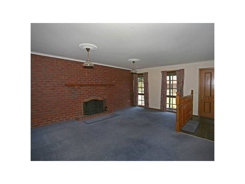 15 Escott Grove, Berwick VIC 3806