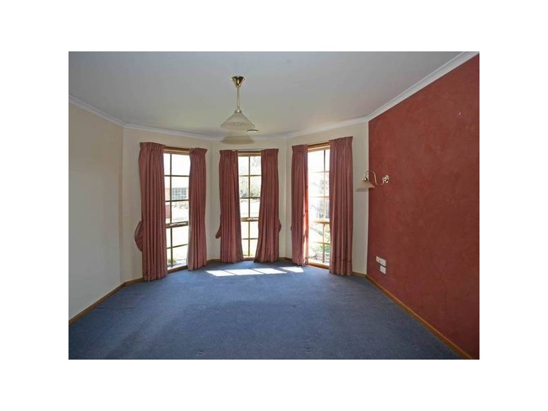 15 Escott Grove, Berwick VIC 3806