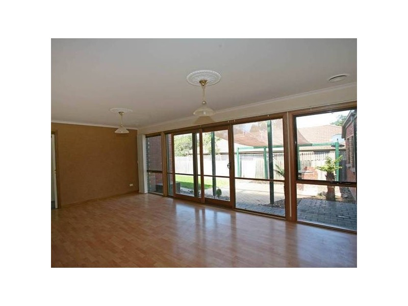 15 Escott Grove, Berwick VIC 3806