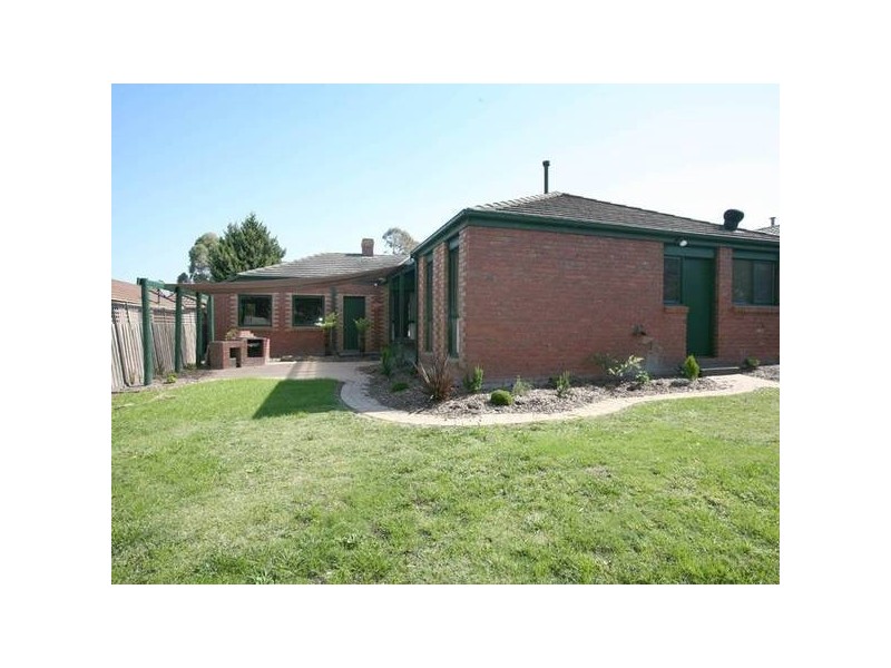 15 Escott Grove, Berwick VIC 3806