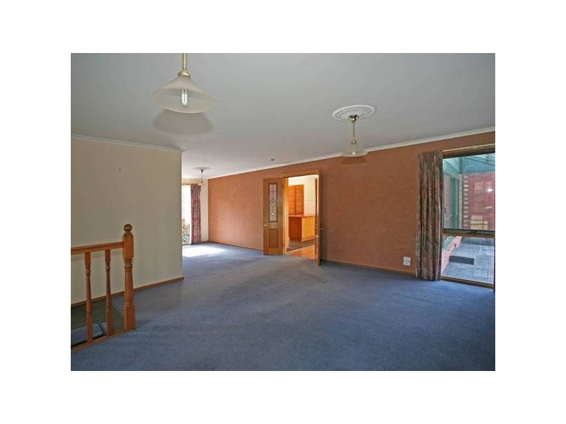15 Escott Grove, Berwick VIC 3806