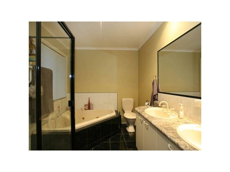 22 Lawrence Drive, Berwick VIC 3806