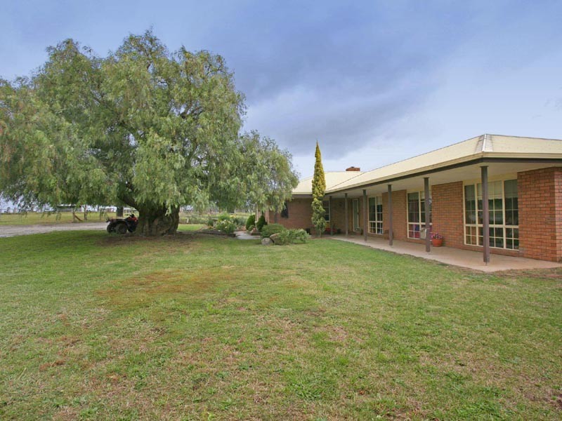 26 Moore Road, Drouin South VIC 3818