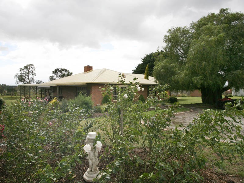 26 Moore Road, Drouin South VIC 3818