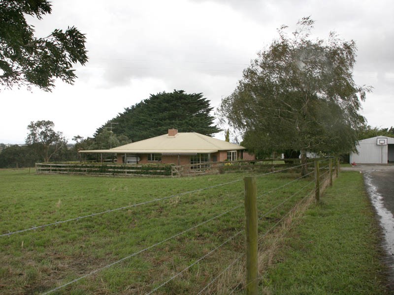 26 Moore Road, Drouin South VIC 3818