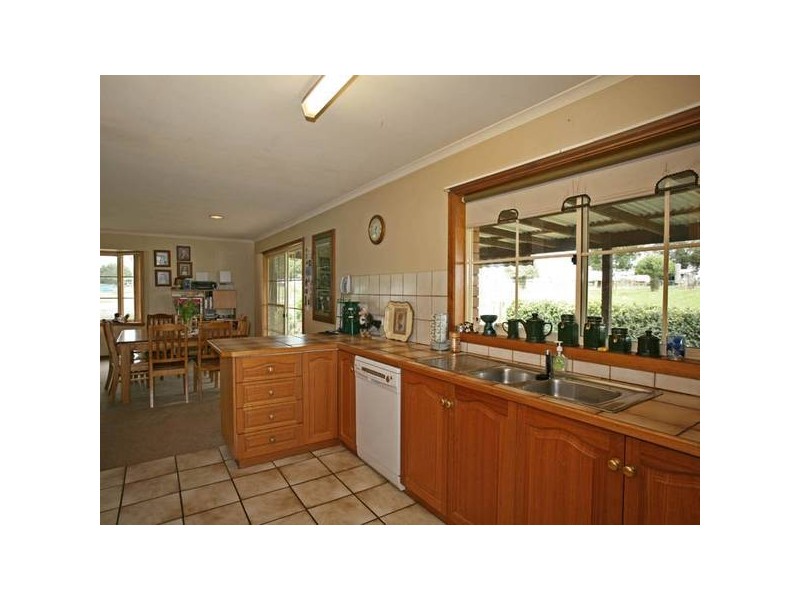 26 Moores Road, Drouin South VIC 3818