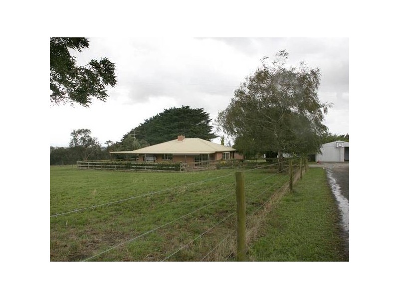 26 Moores Road, Drouin South VIC 3818