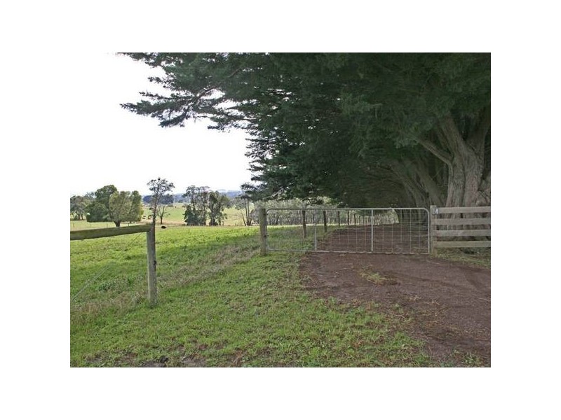 26 Moores Road, Drouin South VIC 3818