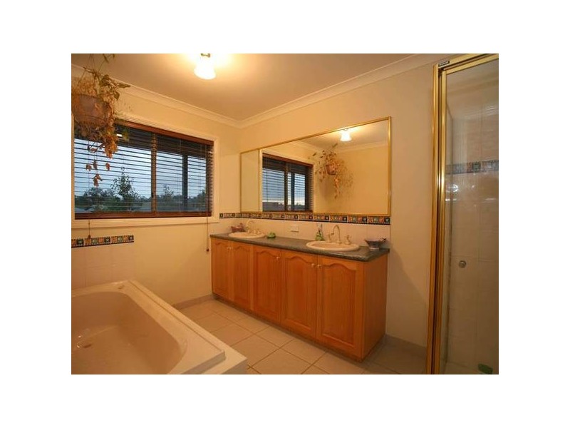 9 Whitaker Place, Beaconsfield VIC 3807