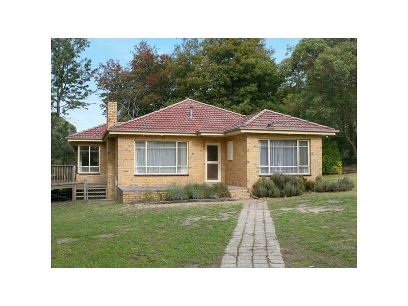 13 Burton Road, Beaconsfield Upper VIC 3808