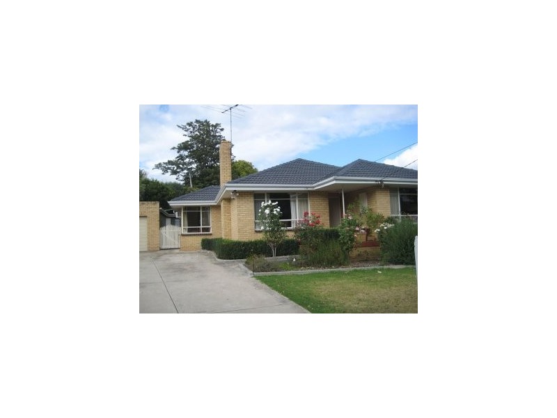 18 Peel Street, Berwick VIC 3806