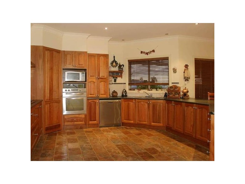 13 Riviera Drive, Berwick VIC 3806