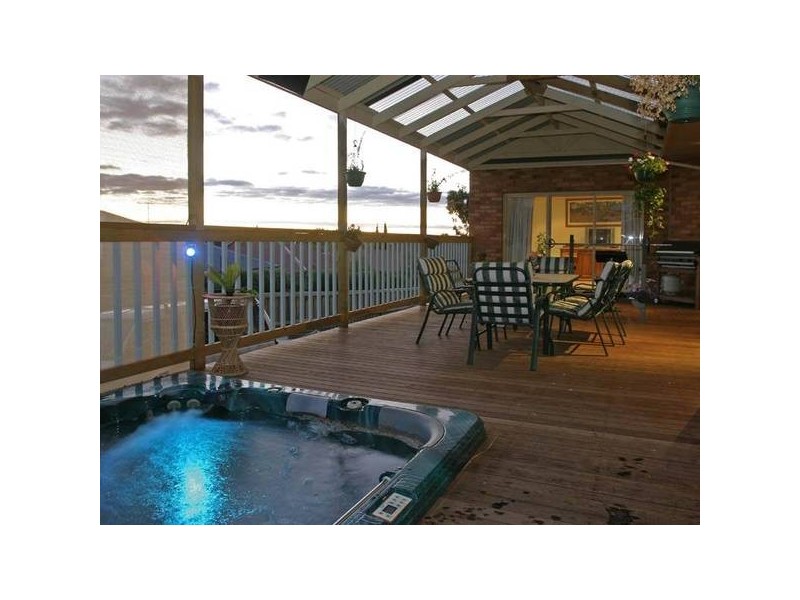 13 Riviera Drive, Berwick VIC 3806